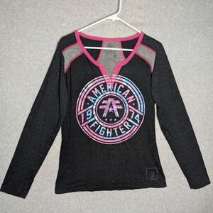 American Fighter Womens Long Sleeve Graphic Tee Black Pink Split V-Neck Large